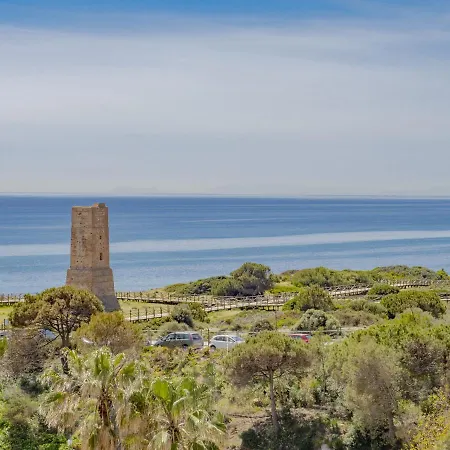 Appartement Cubo's Penthouse Cabopino Port & Parking