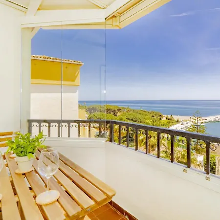 Cubo's Penthouse Cabopino Port & Parking 公寓