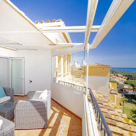 Cubo's Penthouse Cabopino Port & Parking 公寓